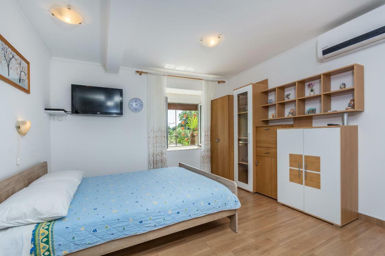 Apartments Mijat Novigrad  Екстер'єр фото