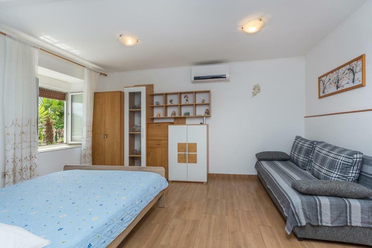 Apartments Mijat Novigrad  Екстер'єр фото