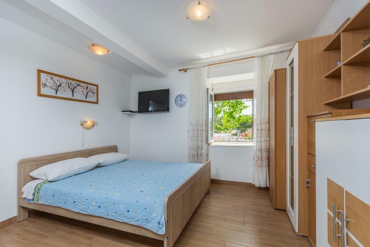 Apartments Mijat Novigrad  Екстер'єр фото